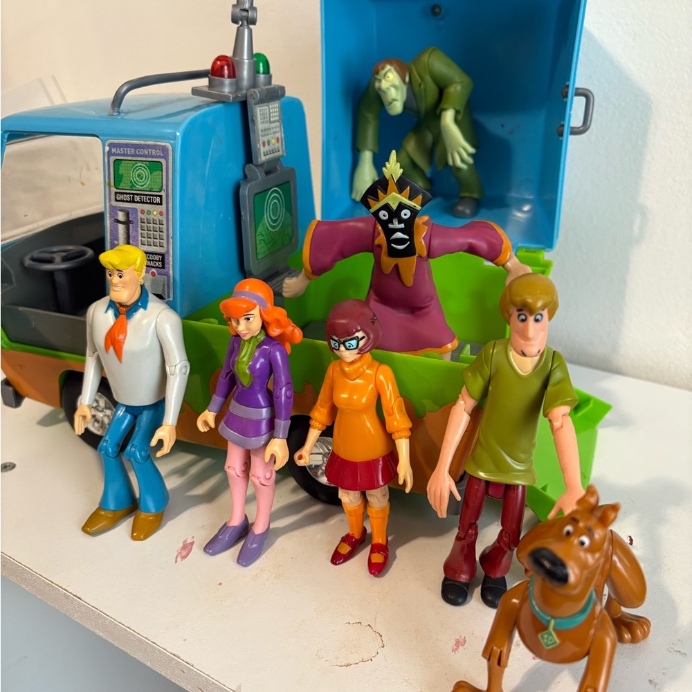 Scooby-Doo Ghost Patrol Mystery Machine Van with Figures